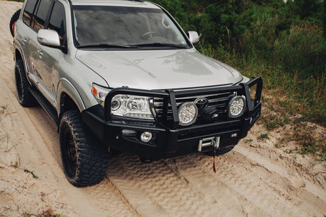 DOBINSONS 4X4 CLASSIC BLACK DELUXE BULLBAR FOR TOYOTA LAND CRUISER 200 SERIES 2008 TO 2015(BU59-3696) - BaseCamp Provisions